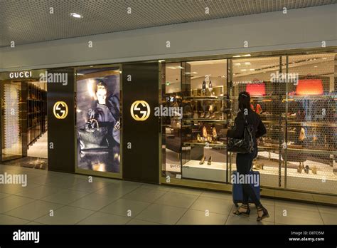 negozio gucci roma aeroporto|gucci fiumicino terminal 3.